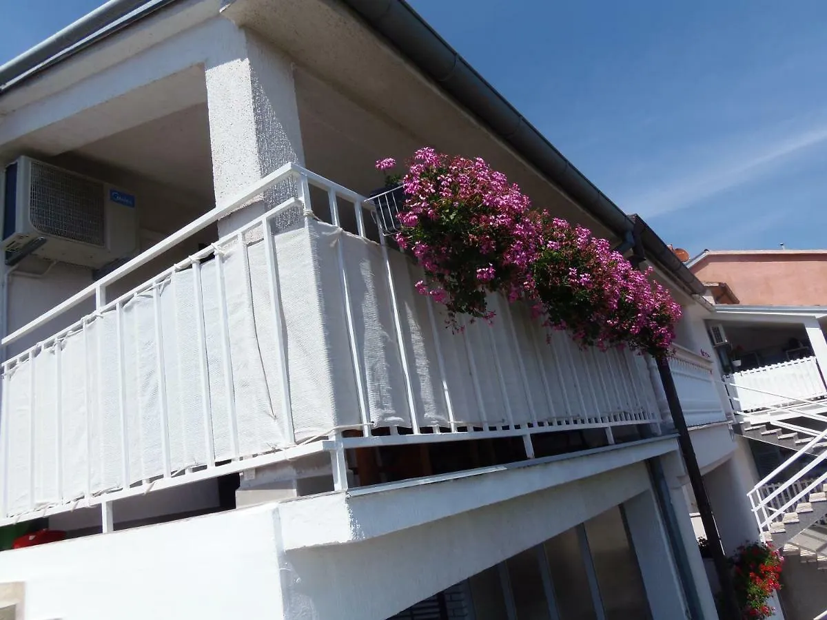 Apartments Lana Pula 0*,  Hırvatistan